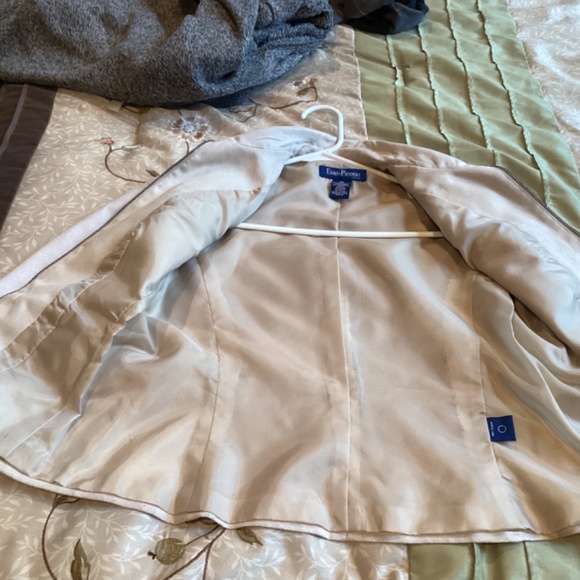 Faux suede jacket, size 6 petite - Picture 4 of 8